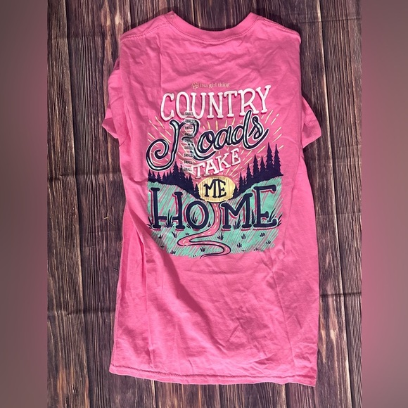 It’s‎ a Girl Thing Country Road T Shirt Pink NWT Size Small - Picture 1 of 4